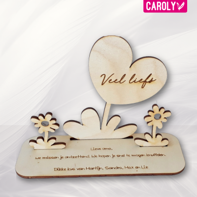 Houten wenskaart hart met bloemetjes