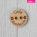 Houten knoop met naam of eigen tekst 15mm