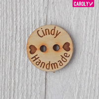 Houten knoop met naam of eigen tekst 15mm