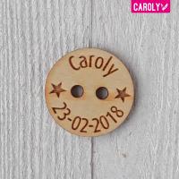 Houten knoop met naam of eigen tekst 15mm