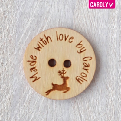 Houten knoop met hert en eigen tekst