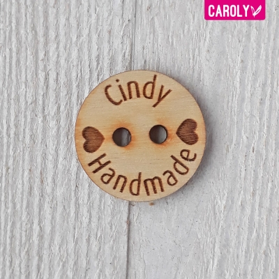 Houten knoop met naam of eigen tekst 15mm