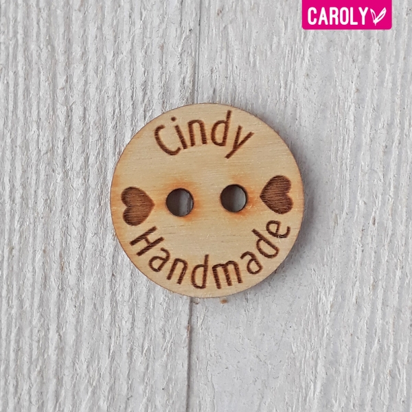 Houten knoop met naam of eigen tekst 15mm