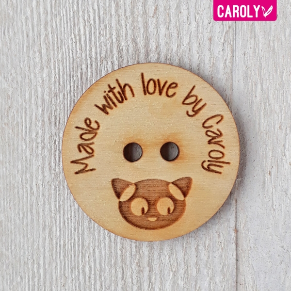 Houten knoop met naam of eigen tekst - poesje