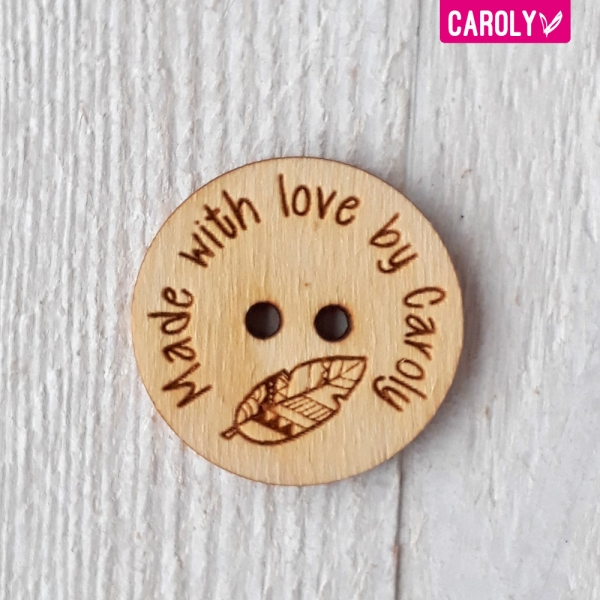 Houten knoop met naam of eigen tekst - veer