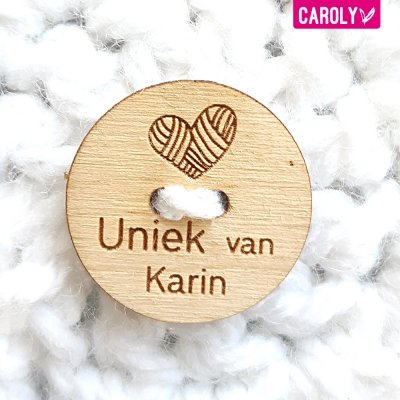 Houten knoop "uniek van" met naam