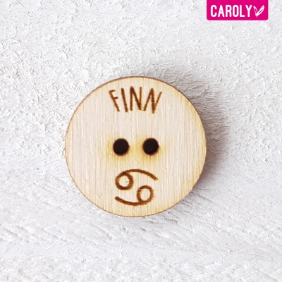 Houten knoop met naam - sterrenbeeld kreeft