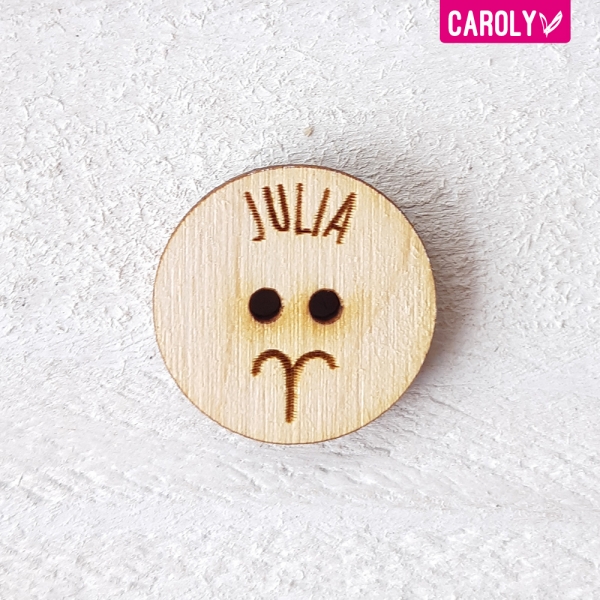 Houten knoop met naam - sterrenbeeld ram