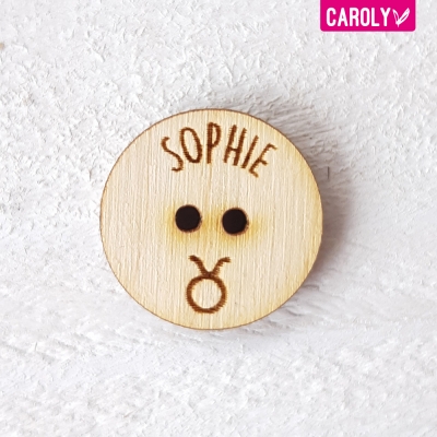 Houten knoop met naam - sterrenbeeld stier