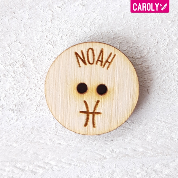 Houten knoop met naam - sterrenbeeld vissen