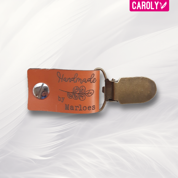 Vestclip leer "handmade by" met naam 