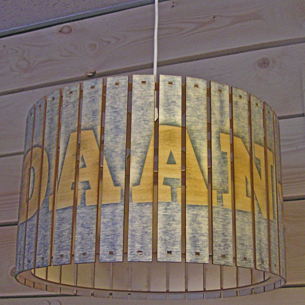 Houten hanglamp "sloophout" met naam