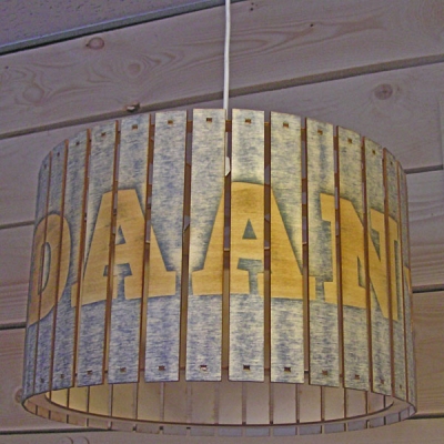 Houten hanglamp "sloophout" met naam